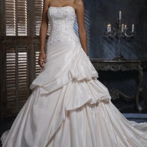 Gently used Maggie Sottero Wedding Dress